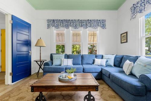 Urban Farmhouse Sleeps 8 — 4-Star Luxury Hotel in West Columbia, United States