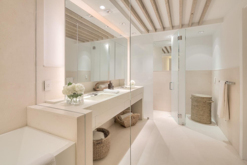 Ultra Luxe Direct Ocean Penthouse at 1 Hotel - photo 12