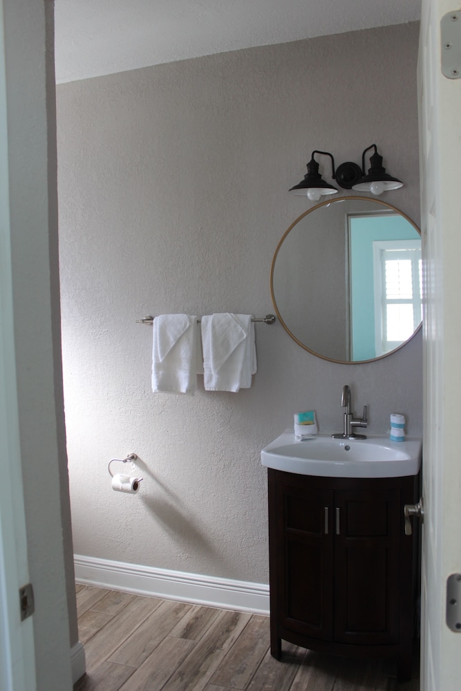 Shoreline Suites & Cabana Cottages - photo 93