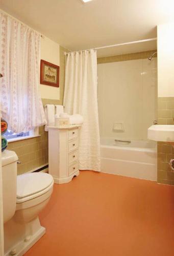 Beach & King Street Inn - photo 18