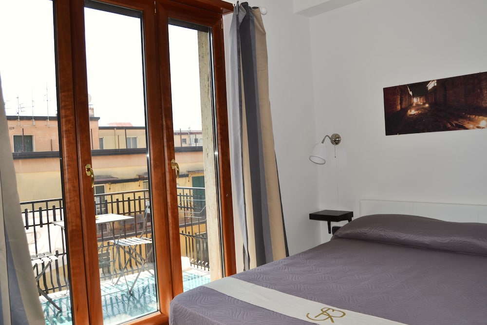 Sanctuary Rooms - last minute hotel in Pompei