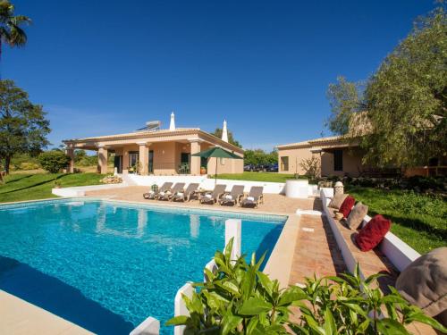 Villa Amêndoa by Interhome — 4-Star Luxury Hotel in Alcantarilha, Portugal
