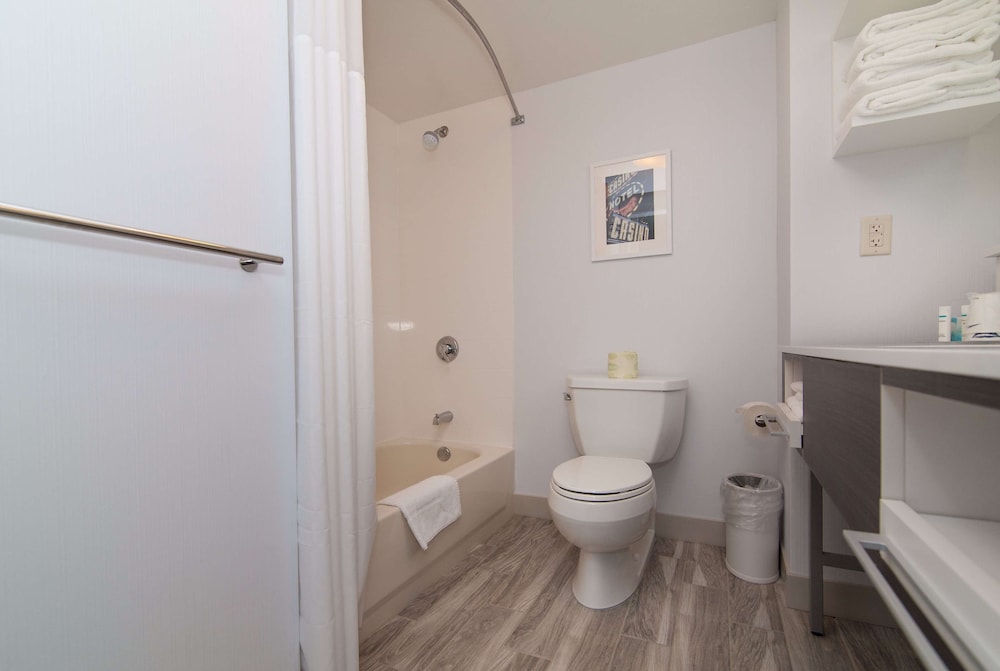 Hampton Inn Norwich - photo 40