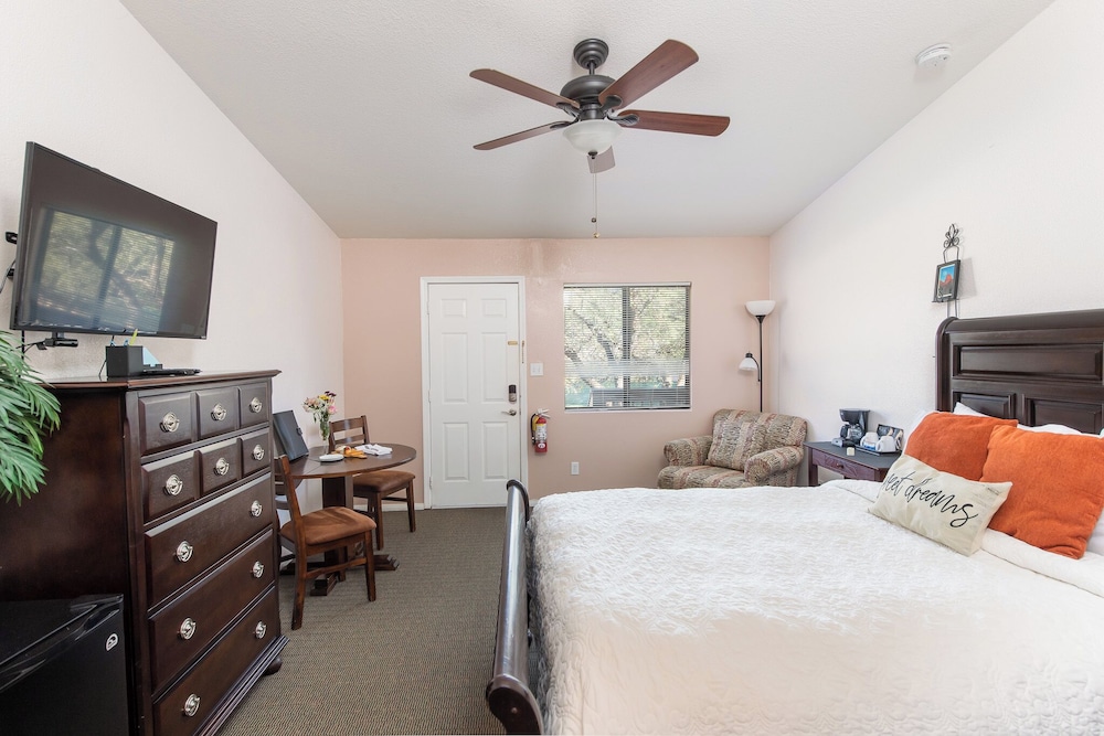 Whispering Creek Bed & Breakfast - photo 13
