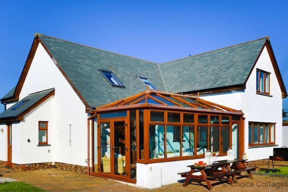 Croyde Waves 4 Bedrooms in Braunton, United Kingdom