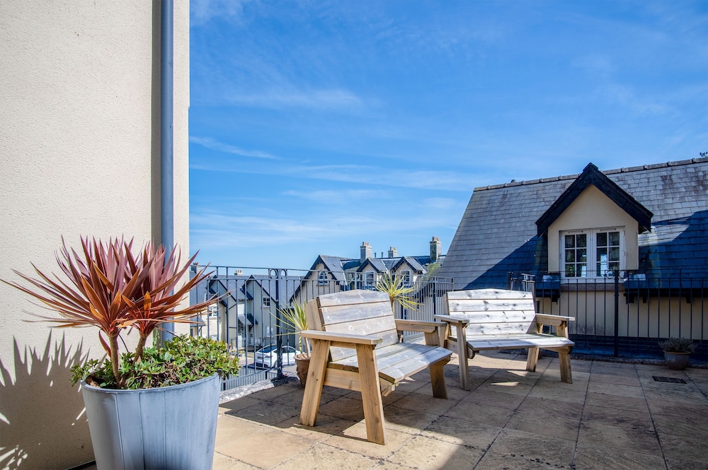Minarvon 2 Bedroom Apartment Saundersfoot — 4-Star Luxury Hotel in Saundersfoot, United Kingdom
