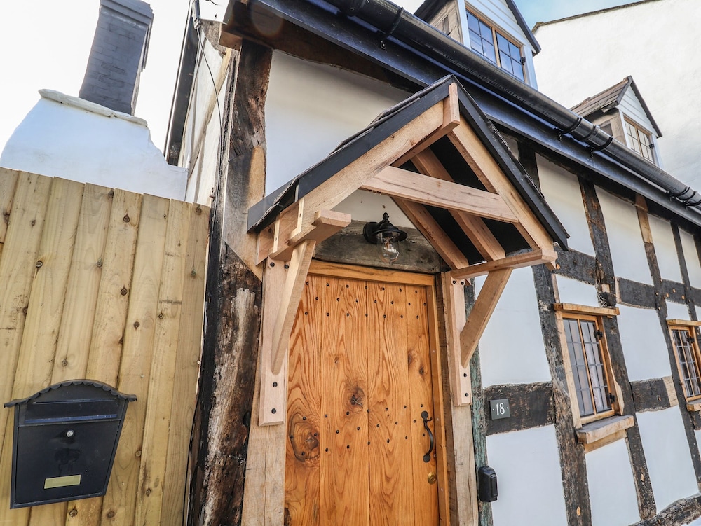 18 Church Street — 4-Star Luxury Hotel in Llangollen, United Kingdom