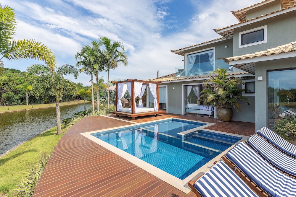Bz58 Linda casa c Piscina privativa e vista lago — 4-Star Luxury Hotel in Armacao De Buzios, Brasil