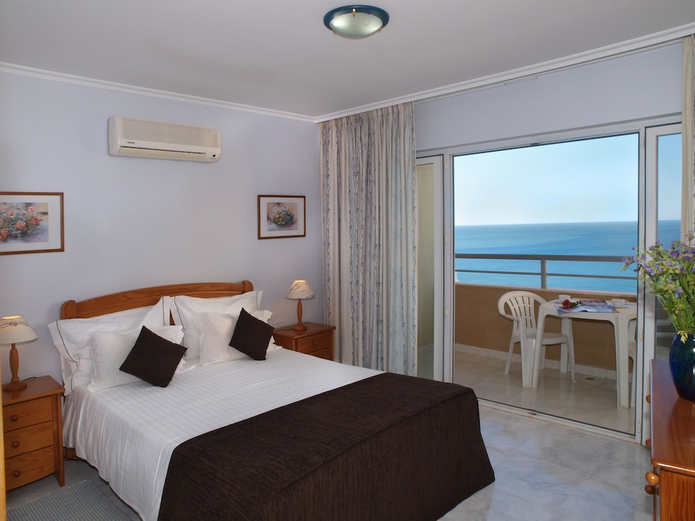 Apartamentos Turisticos Jardins Da Rocha