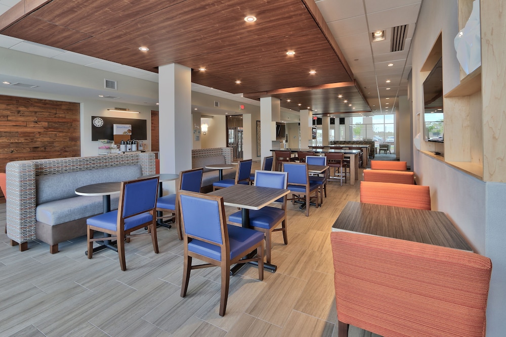 Holiday Inn Express & Suites Roswell by IHG - photo 33