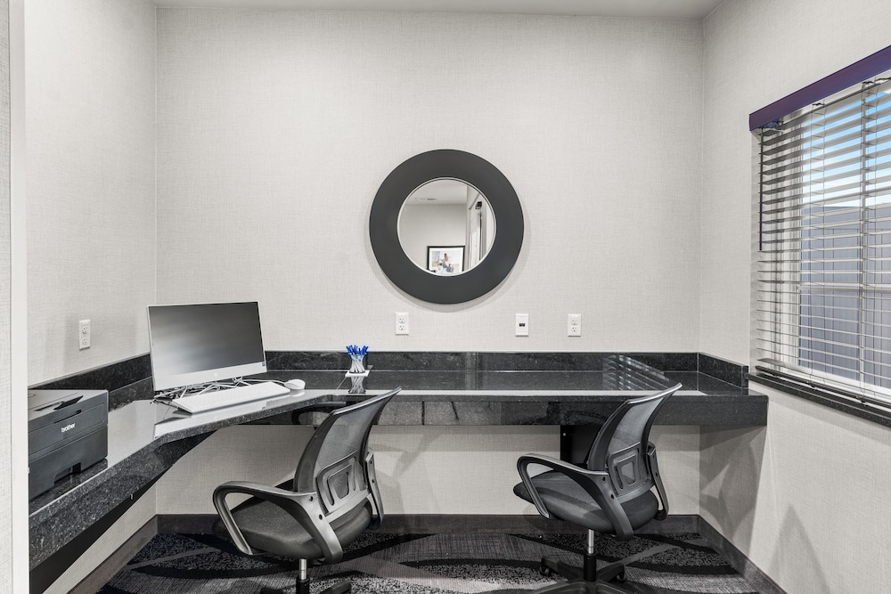Cobblestone Hotel & Suites Denmark Green Bay - photo 56