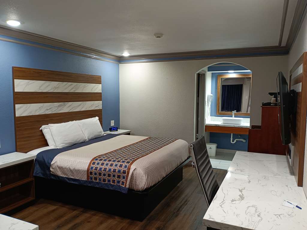 Americas Best Value Inn & Suites Alvin Houston - photo 9