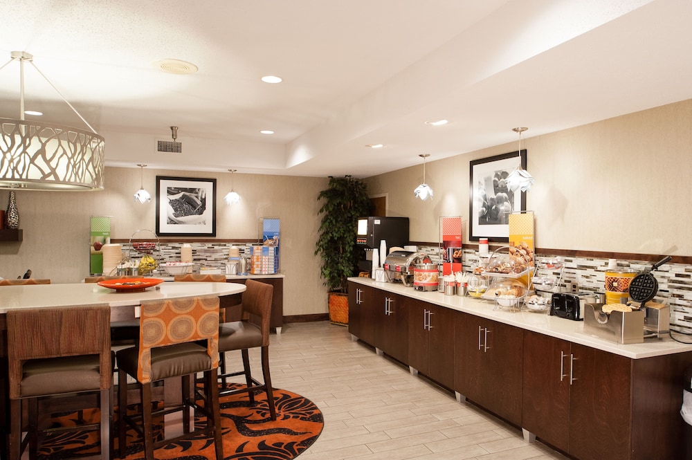 Hampton Inn St. Louis Chesterfield - photo 22