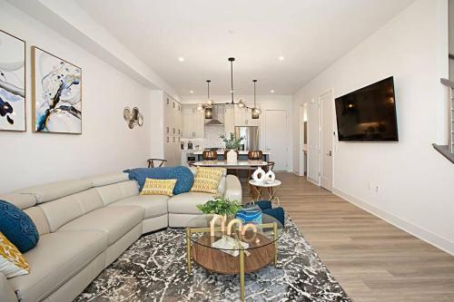 Luxury NEW Residence with Private Rooftop Downtown in minutes — 4-Star Luxury Hotel in San Diego, United States