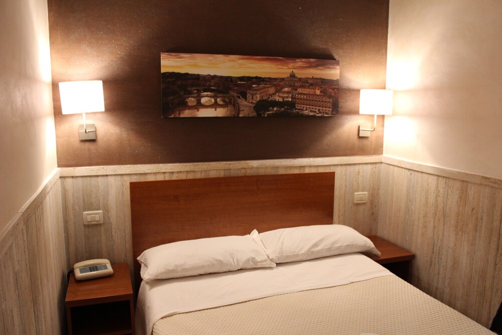 Pyramid - carbon neutral hotel in Rome