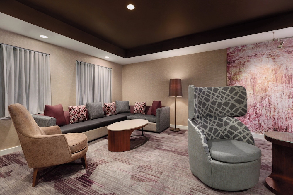 Courtyard by Marriott Topeka - photo 2