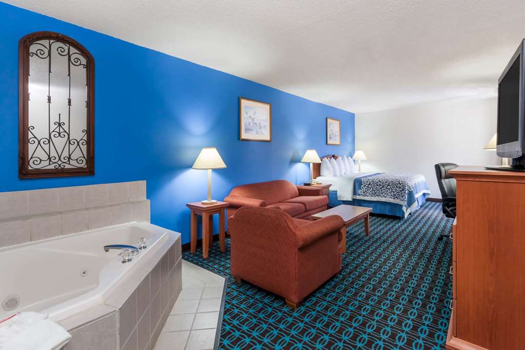 Days Inn & Suites by Wyndham Cambridge - photo 13