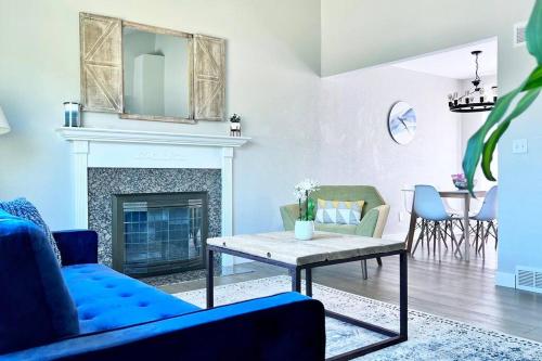 Bright Home Huge Backyard 20 Min Denver And Boulder 20791565 — Broomfield