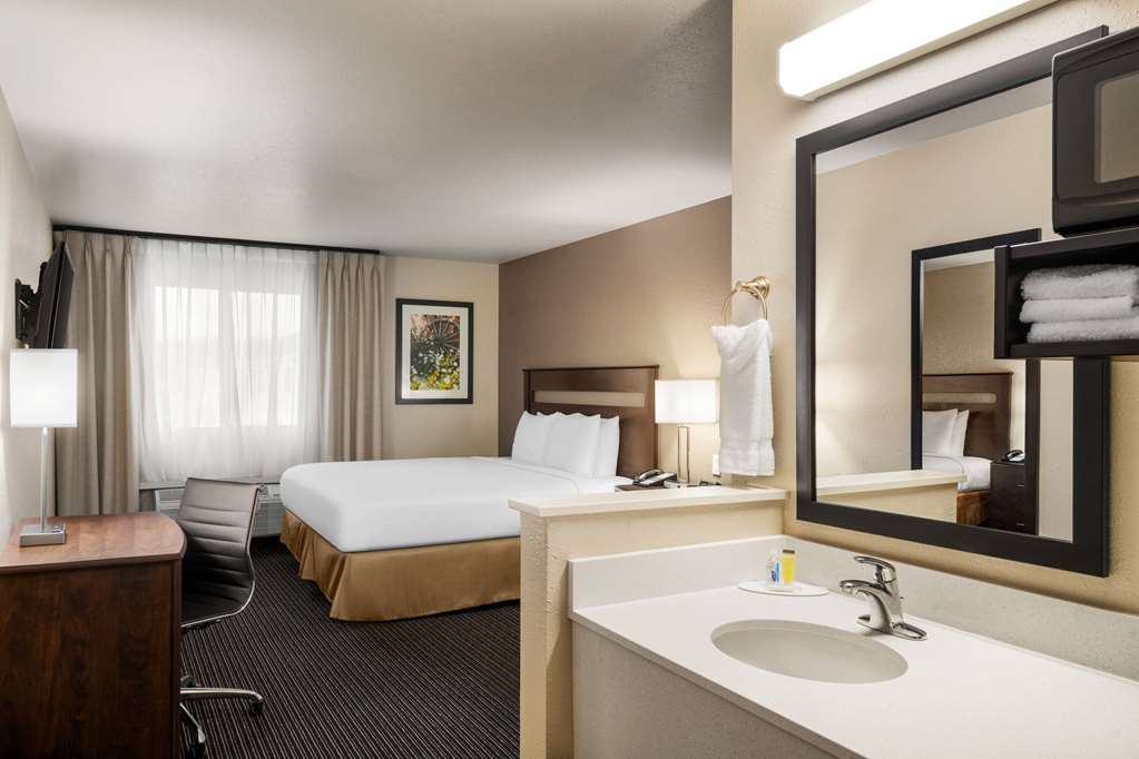 Travelodge by Wyndham Dexter - photo 13