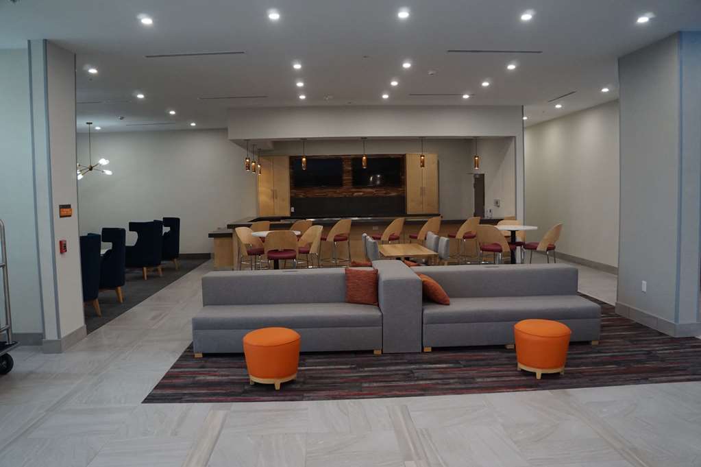 La Quinta Inn & Suites by Wyndham Lewisville - photo 45