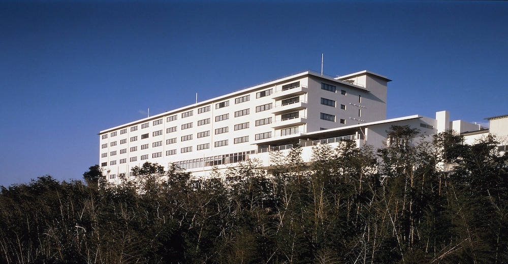Nisshokan Shinkan Baishokaku — 4-Star Luxury Hotel in Nagasaki, Japan