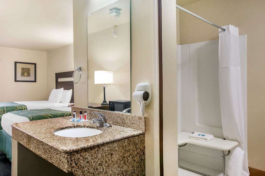 Travelodge by Wyndham Livonia - photo 13