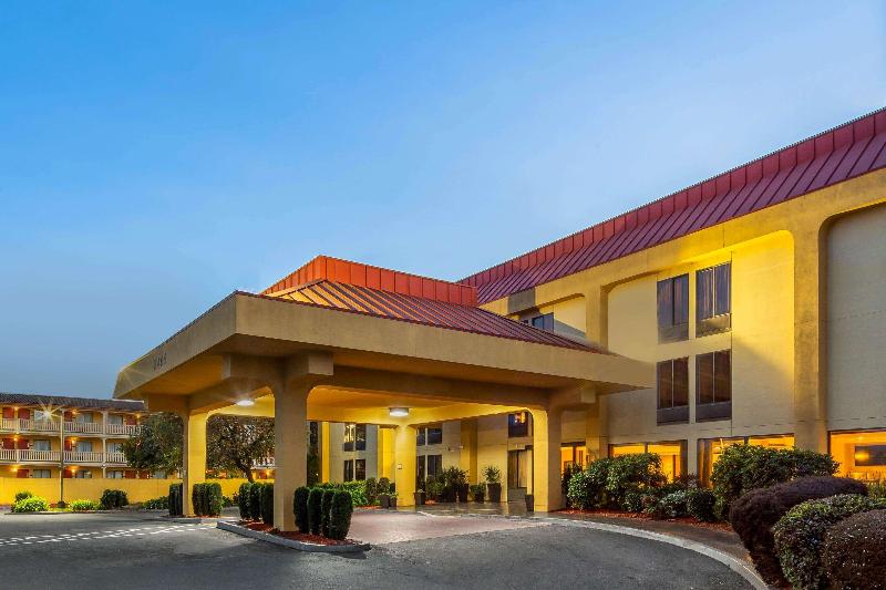 La Quinta Inn & Suites Oakland Airport Coliseum - photo 4