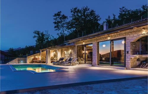 Four Bedroom Holiday Home In Kijevo — 5-Star Luxury Hotel in Kijevo, Croatia