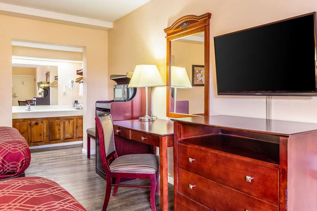Econo Lodge Rocky Top - photo 17