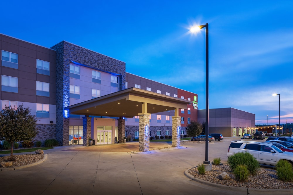 Holiday Inn Express & Suites Sioux City North Event Center by IHG - photo 71