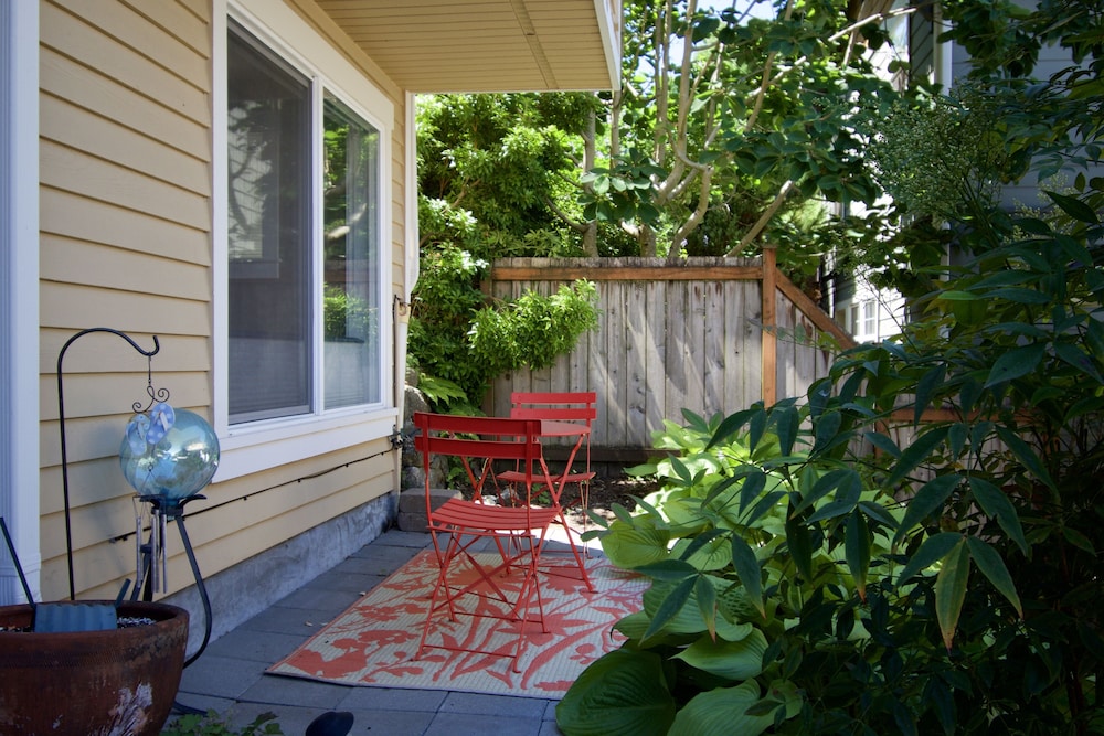 Comfort and Grace on Queen Anne Hill - photo 20