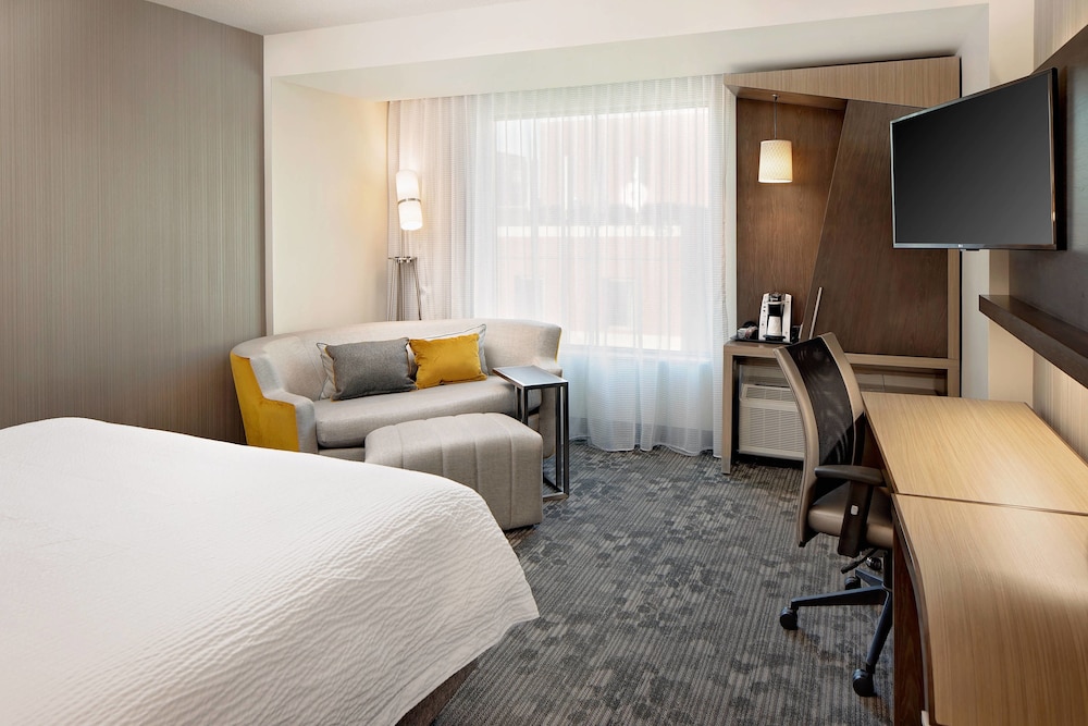 Courtyard by Marriott Dallas Downtown Reunion District - photo 12