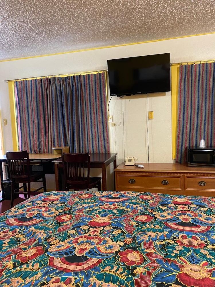 Madill Inn - photo 15