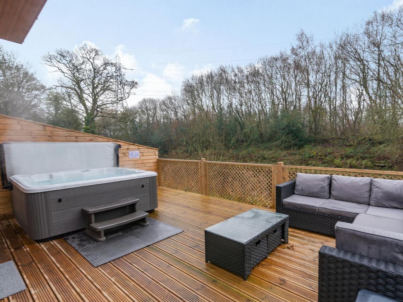 Waterside Lodge Four Uk36706 — 4-Star Luxury Hotel in Southowram, United Kingdom