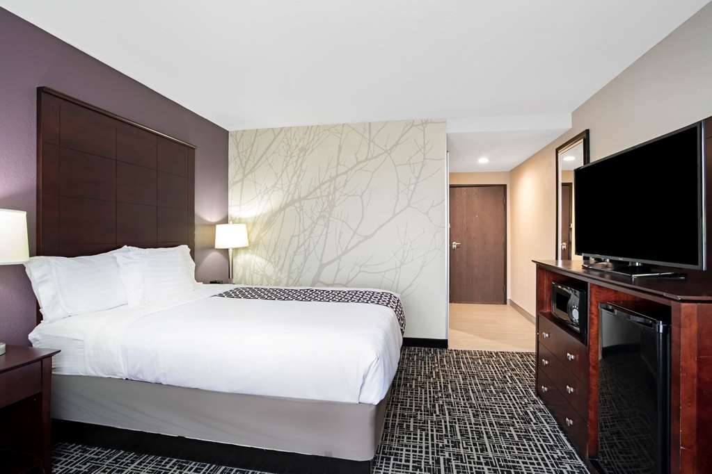 La Quinta Inn & Suites by Wyndham Denver Aurora Medical - photo 13