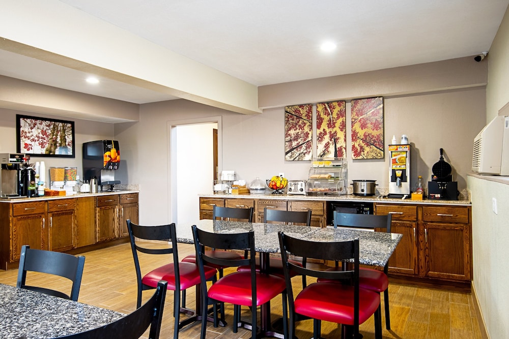 Red Roof Inn Cameron - photo 18