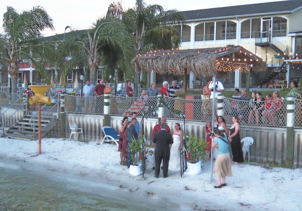 Lake Roy Beach Inn - photo 36