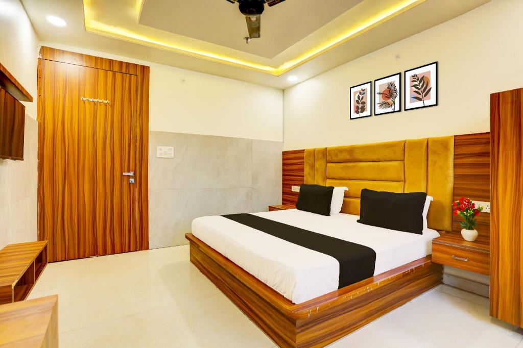 Hotel Dev Paradise in Mathura, India