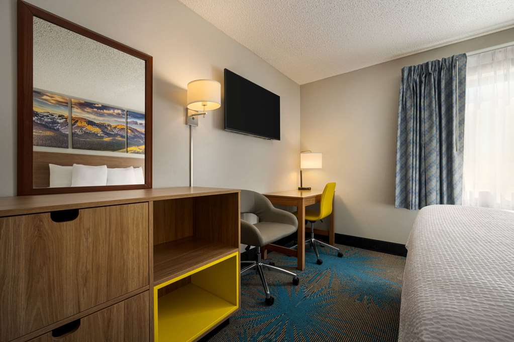 Days Inn by Wyndham Carbondale - photo 26