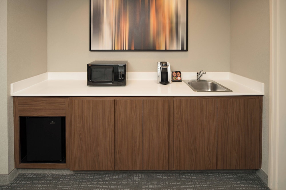 Courtyard by Marriott Portland North - photo 9