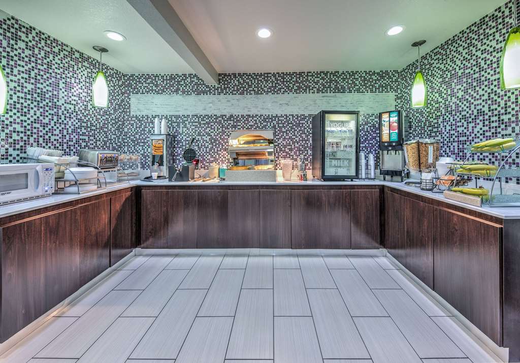 La Quinta Inn by Wyndham El Dorado - photo 24
