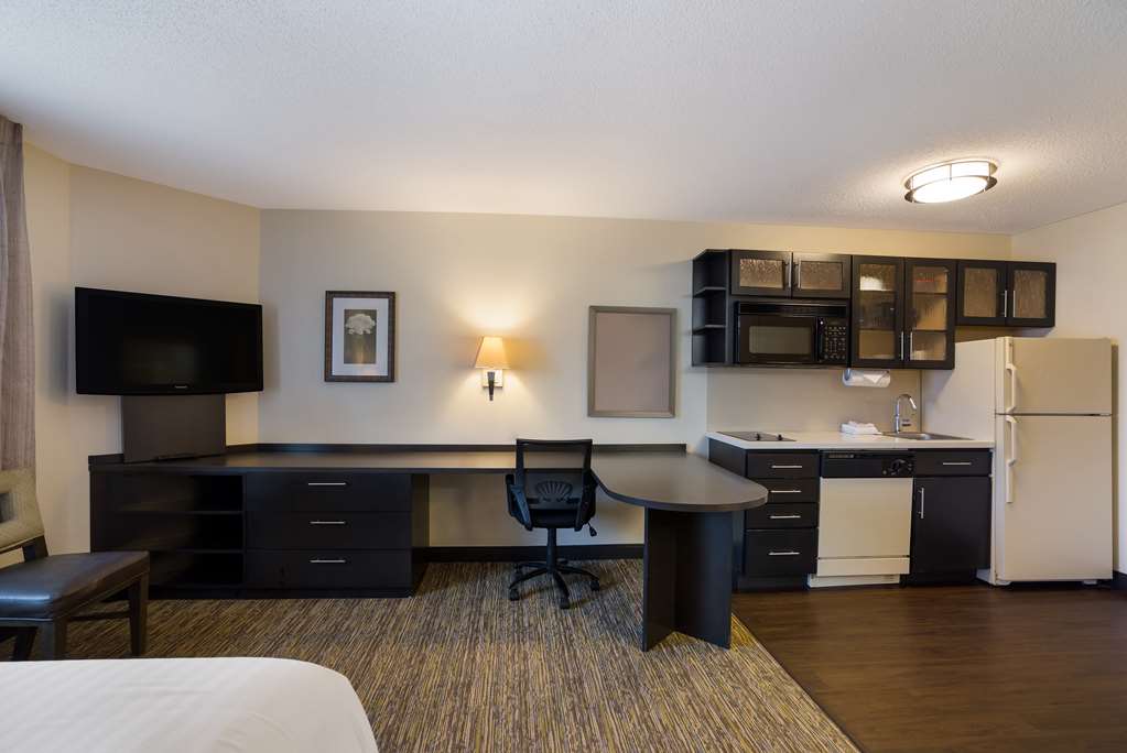 Sonesta Simply Suites Des Moines - photo 23