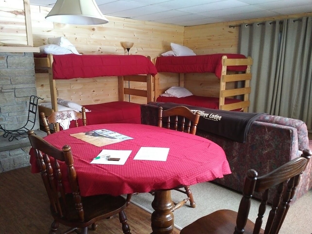 AJ's Lodge and Oven - photo 21