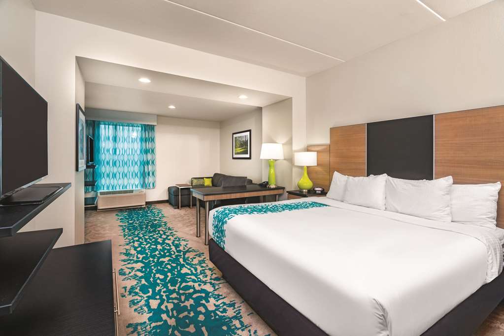 La Quinta Inn & Suites by Wyndham Cleveland TN - photo 11