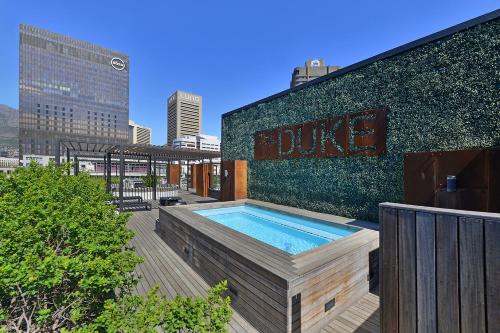 Ira Luxury Apt with City & Mountain Views
