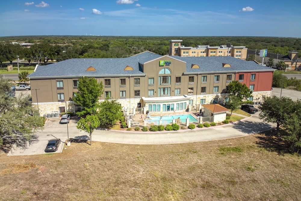 Holiday Inn Express Suites Beeville by IHG - photo 32