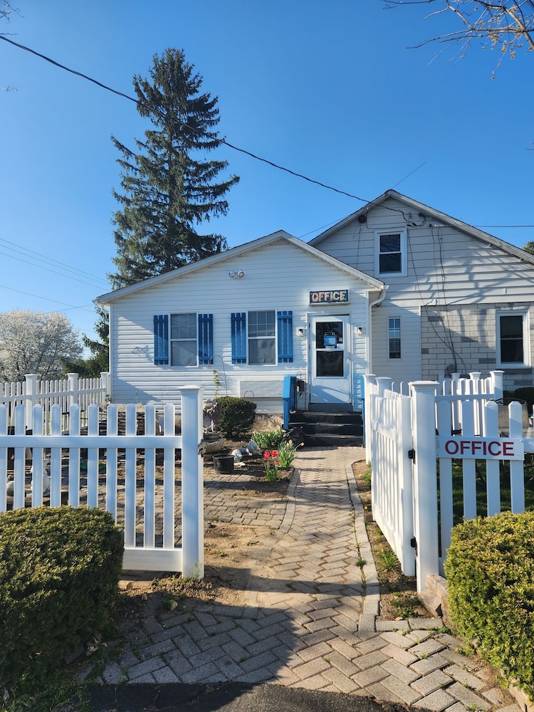 Blue Sky Motel — hotel in Gettysburg