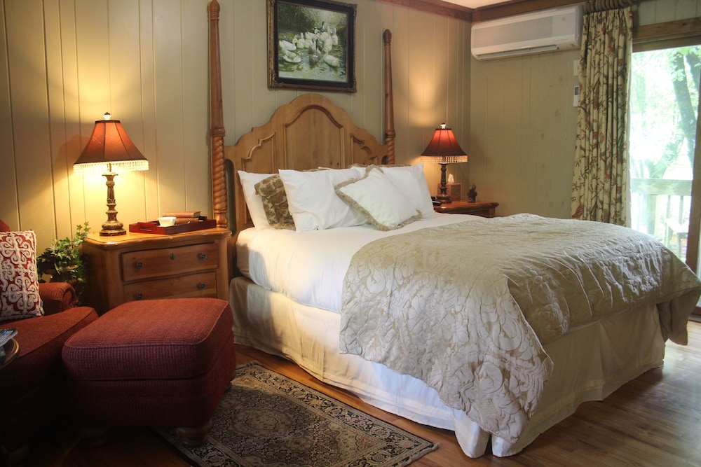 The Village Inn - photo 3