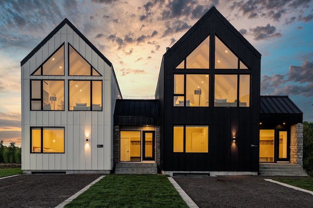 Sofa Villas Mont Sainte Anne — 4-Star Luxury Hotel in Beaupre, Canada