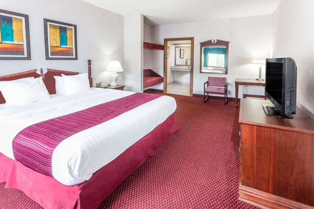Days Inn by Wyndham Tiffin - photo 10